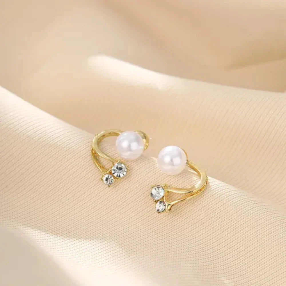 Aretes Bohemios Dorados con Perlas y Cristales Elegantes