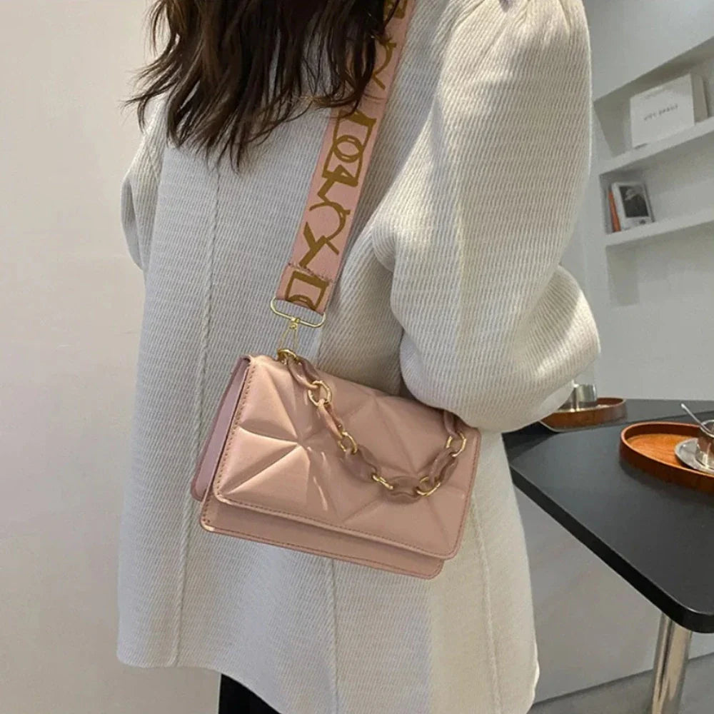Bolso Cruzado Grande de Piel Sintética con Diseño Versátil y Elegante