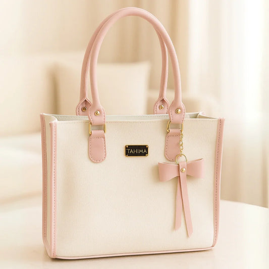 Bolso Coquette Tahima Negro Mate con Detalles Dorados y Diseño Elegante